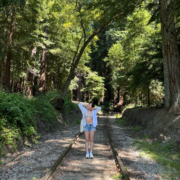 hi! welcome to my closet! - Picture 7 of 12